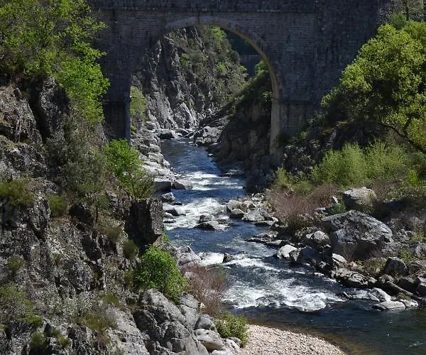 Camping Ushuaia Villages Le Viaduc Campsite
